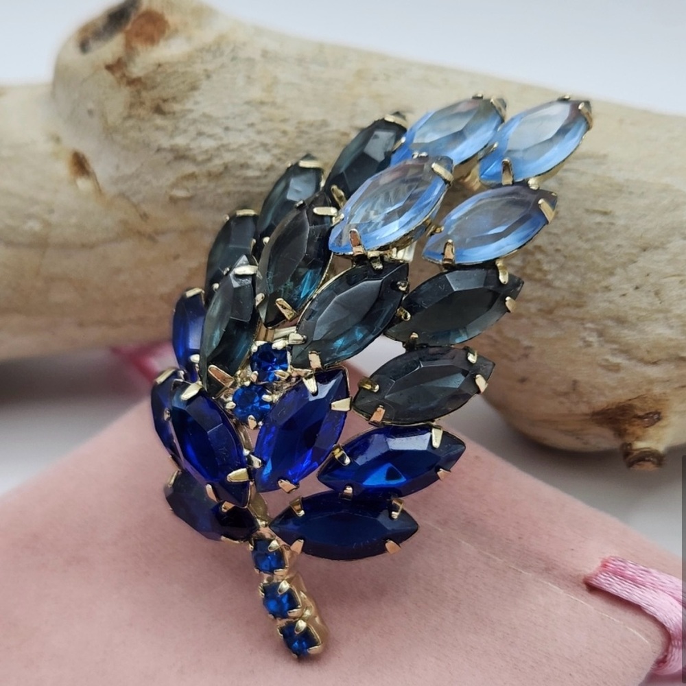 Blue Rhinestone Brooch - Picture 3 of 8